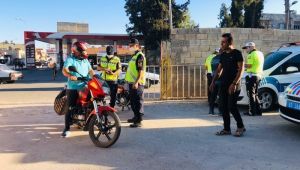 Suriye sınırında tescilsiz ve çalıntı motosikletler ele geçirildi