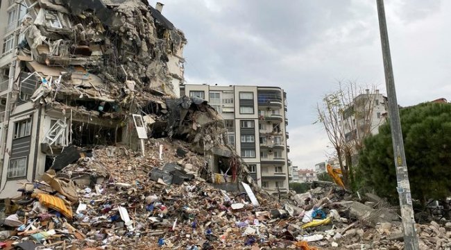 İzmir'deki Deprem Sonrası moloz sorunu: Hafriyat alanları yetersiz