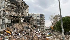 İzmir'deki Deprem Sonrası moloz sorunu: Hafriyat alanları yetersiz