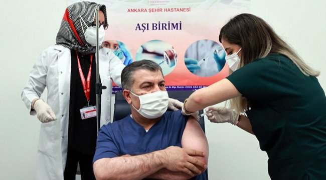 Sağlık Bakanı Fahrettin Koca koronavirüs aşısının 2. dozunu oldu