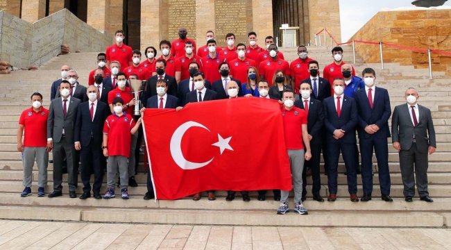 Anadolu Efes, EuroLeague kupasıyla Ata'nın huzuruna çıktı